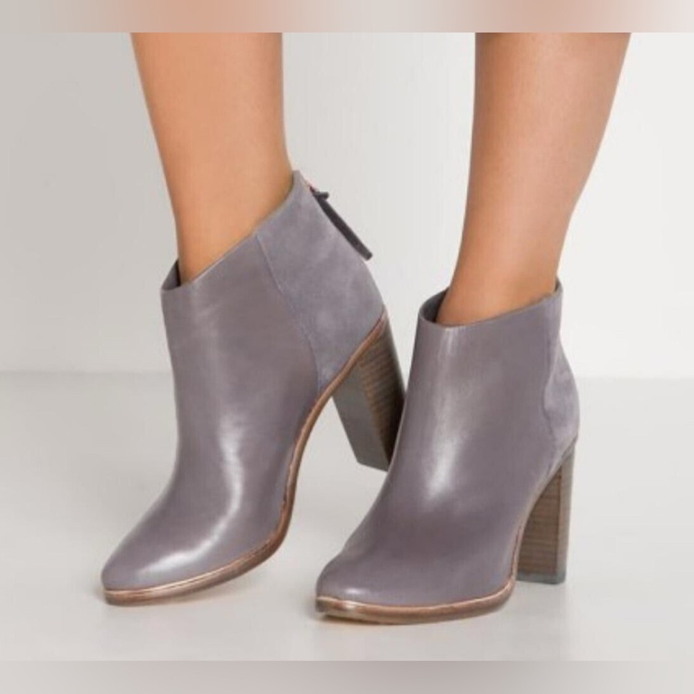 Ted Baker London Lorca 3 Leather Block-Heel Booties Sz US 8.5 - 9
